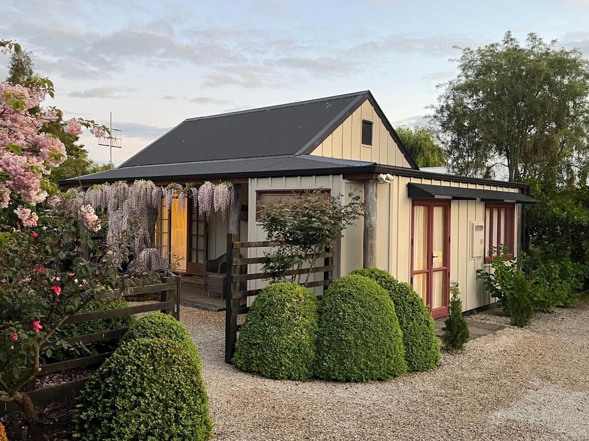 Tasman Village Cottage Exterior foto